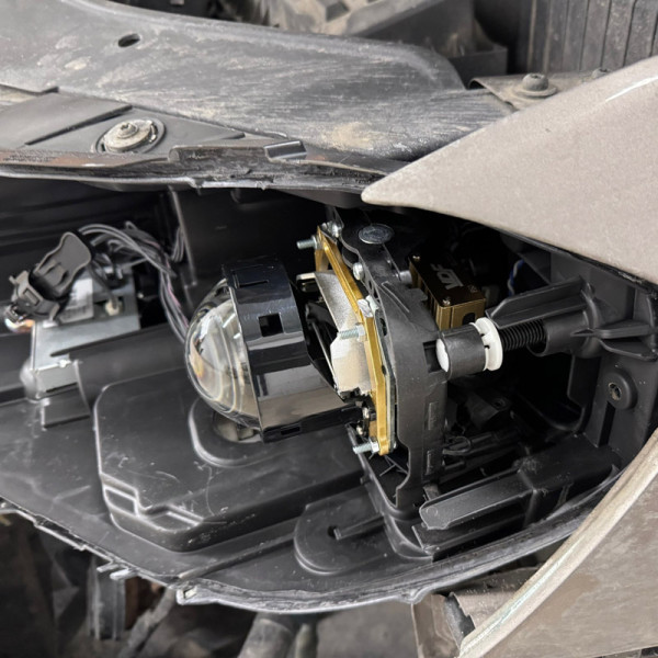 Рамки для замены линз в фарах Volkswagen Passat B7 2010-2015 с AFS