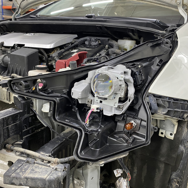 Рамки для замены линз в фарах Toyota Prius 2015-2019