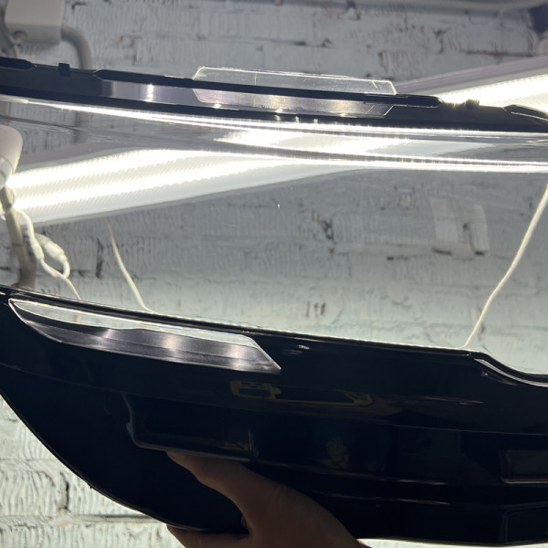 УЦЕНЕННОЕ стекло для фары Range Rover Velar (2017-2022) Правое №1